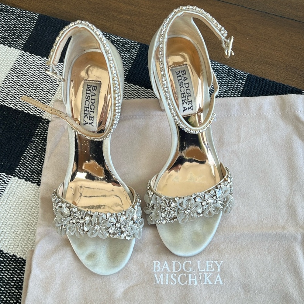 Badgley Mischka Ivory Satin Heel Size 5